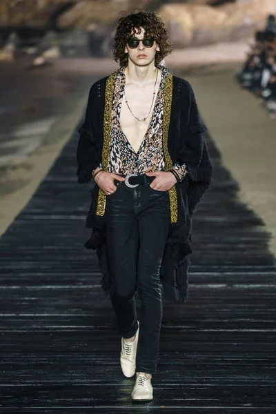 Look 30